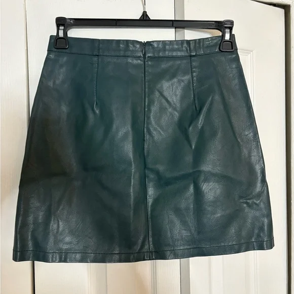 New Look Green Faux Leather Skirt - Picture 4 of 6